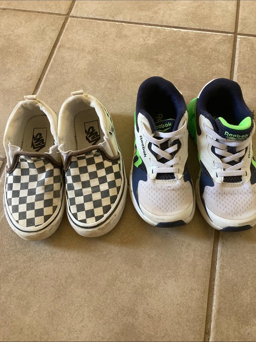 Bundle of 2 kids shoes (Vans/Reebok)
